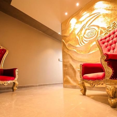 Hotel Mvr Grand Kanpur Buitenkant foto
