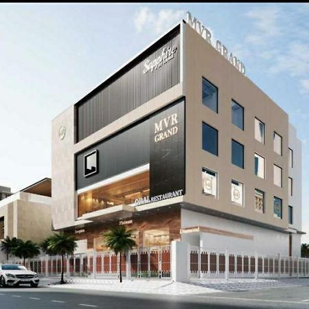 Hotel Mvr Grand Kanpur Buitenkant foto
