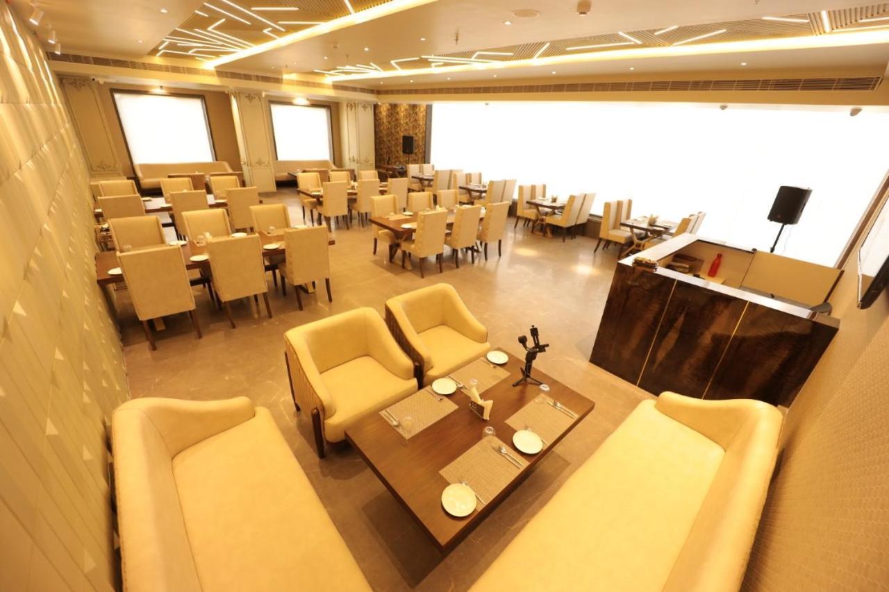 Hotel Mvr Grand Kanpur Buitenkant foto